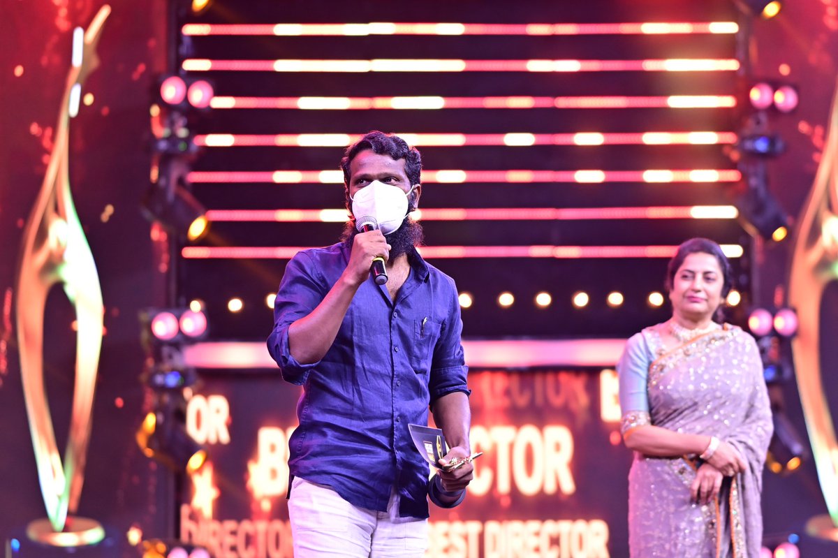 siima's tweet photo. Asuran was an outstanding movie and it's no surprise that @VetriMaaran has won the #SIIMA for the Best Director (Tamil) for it. #SIIMA2019 #SIIMA2021 https://t.co/MkJvH9s9Nw