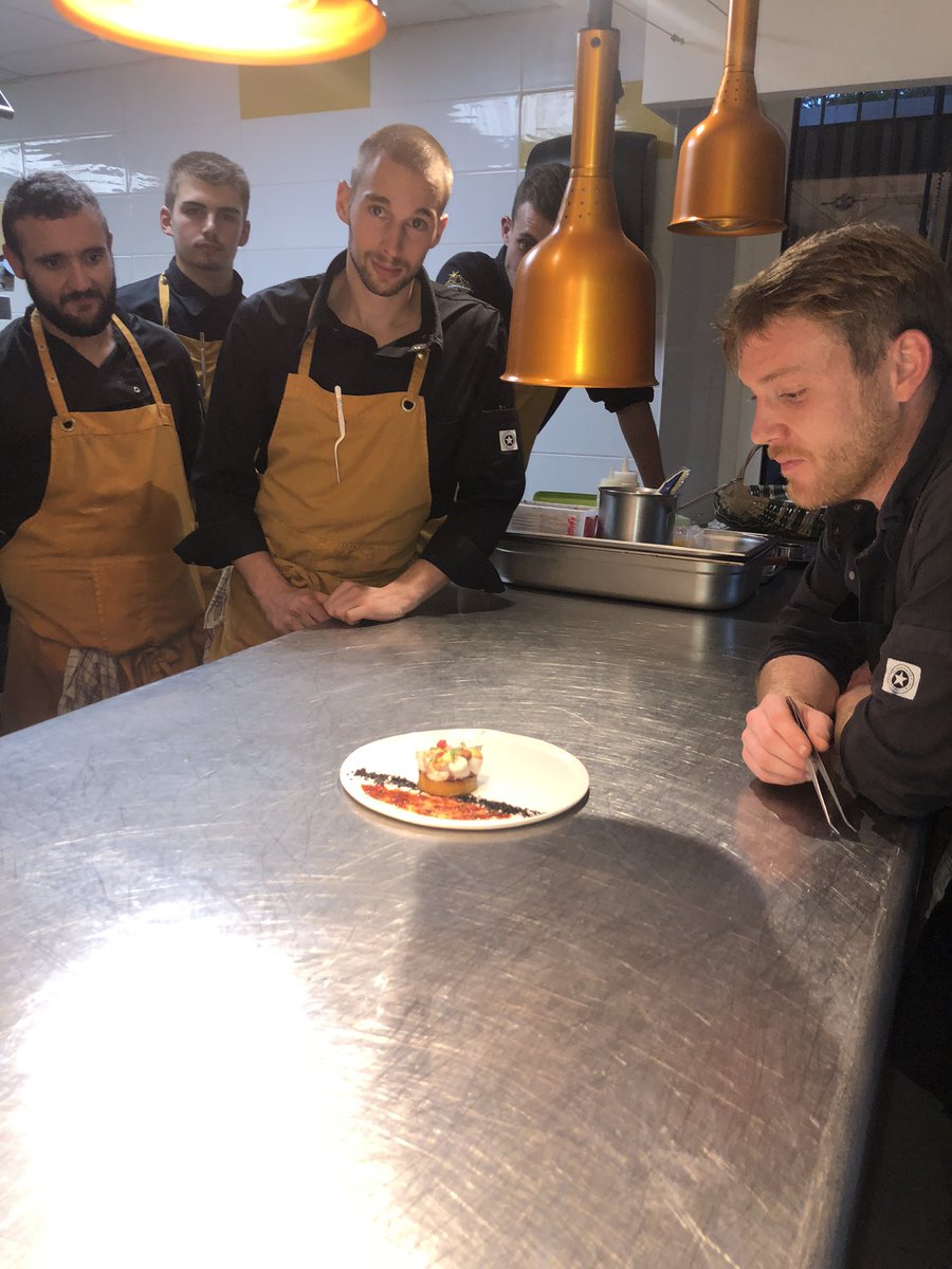 joubertugo's tweet photo. Soirée à l incomparable Création briefing communication fabuleuses équipes merci chef Antoine CEVOZ Mamy #teambuilding #lincomparable https://t.co/UvVY8u5VXT