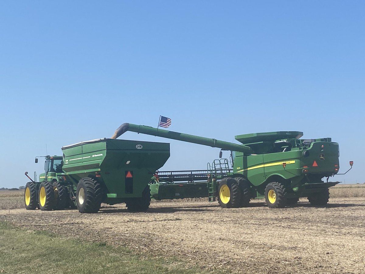 radeunk's tweet image. 2021 bean harvest has begun!