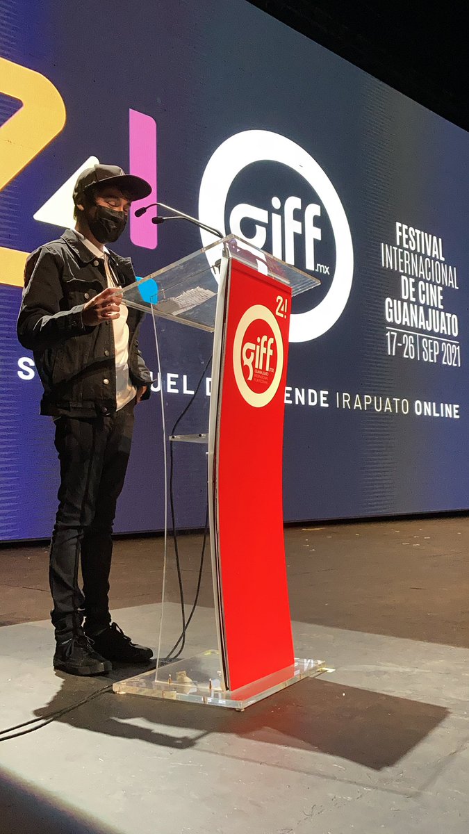 giffmx's tweet photo. El Director del documental @MSumergida en el escenario. Gracias por recordar la memoria del pueblo de Chupícuaro y lo especiales que son los recuerdos. 💫 https://t.co/w5zHk8WLLZ