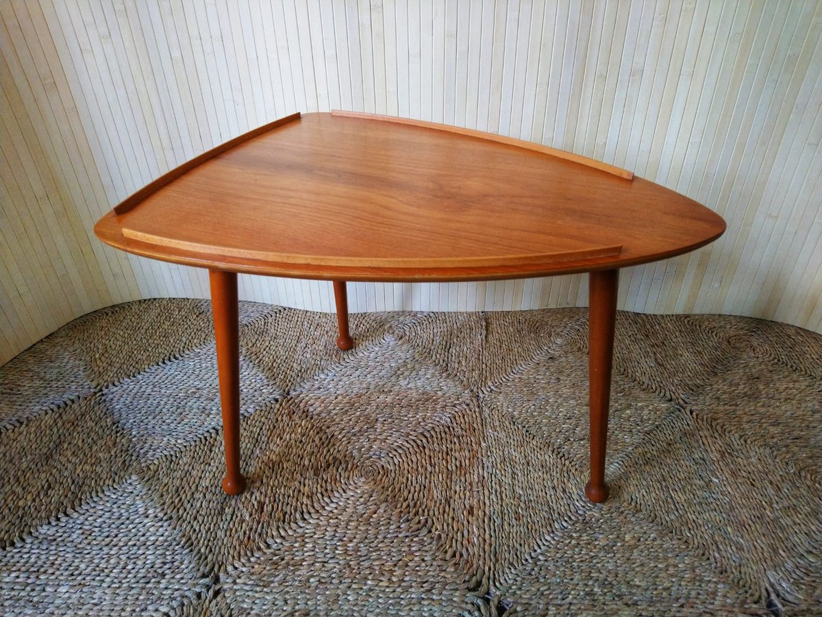 vintagekeeley's tweet photo. Make these too hot handle! A trader who was going to be at my @VintageHomeShow today had her van with beautiful midcentury stock in it STOLEN in the early hours from Ripponden in West Yorkshire.  It was a 2012 dark blue Ford transit van. Please share @CTrevanion @mrsebdaniel https://t.co/ECtajMa8Cf