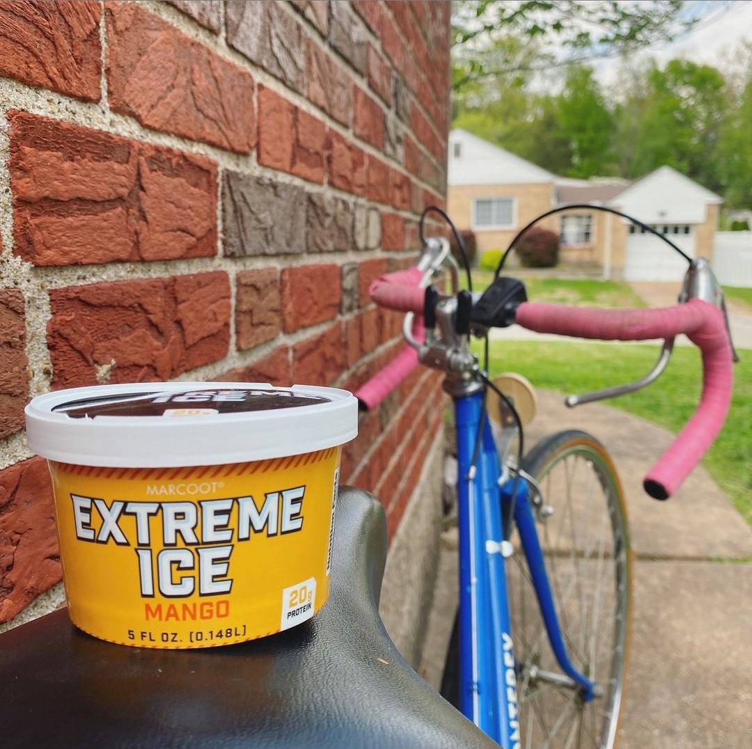 eatextremeice's tweet photo. ☀️ Get outside this weekend and take Extreme Ice along to refuel your body with protein and clean ingredients. 🚴 https://t.co/JYamOmJXNw