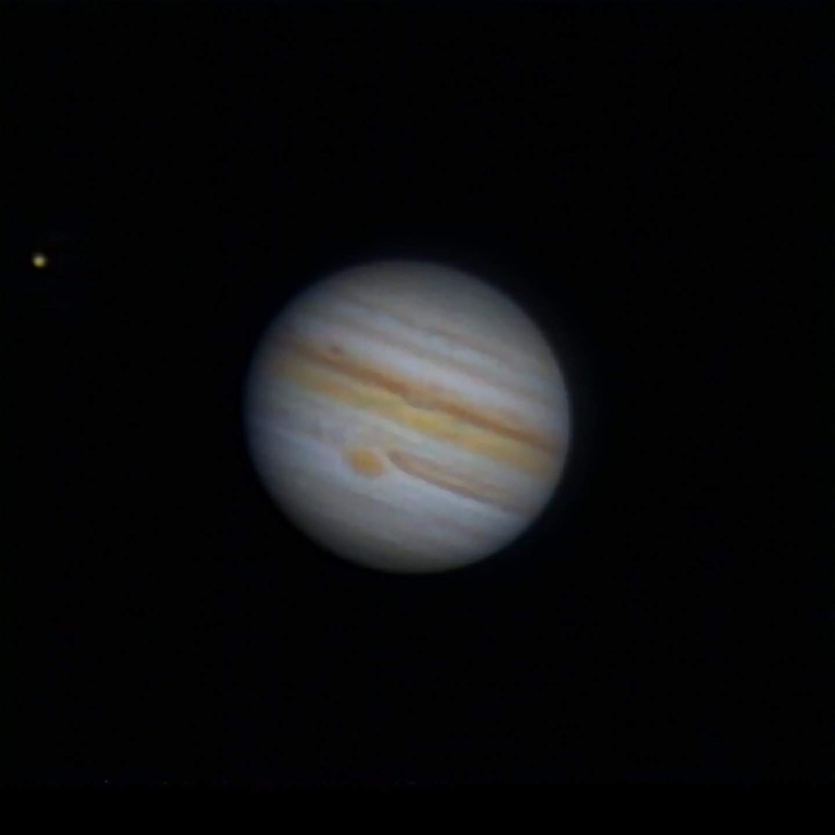r_lovreglio's tweet photo. #Jupiter looks like made of #marble!
another shot from yesterday session :)

#Astronz #Astrophotography #astronomy #astrobackyard #astroaddict https://t.co/fVt4dx9e54