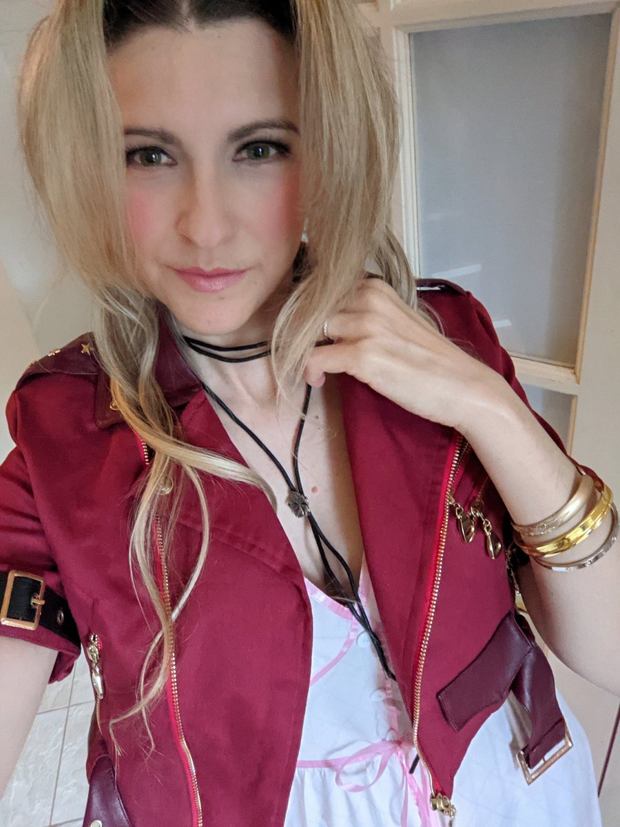 cosmicempress's tweet photo. Continuing our journey through #ff7rm and we say a special flower girl right at the end of last stream. Can't wait to see her again.
https://t.co/vEOnHWkCvE https://t.co/RhIkXYdH6U