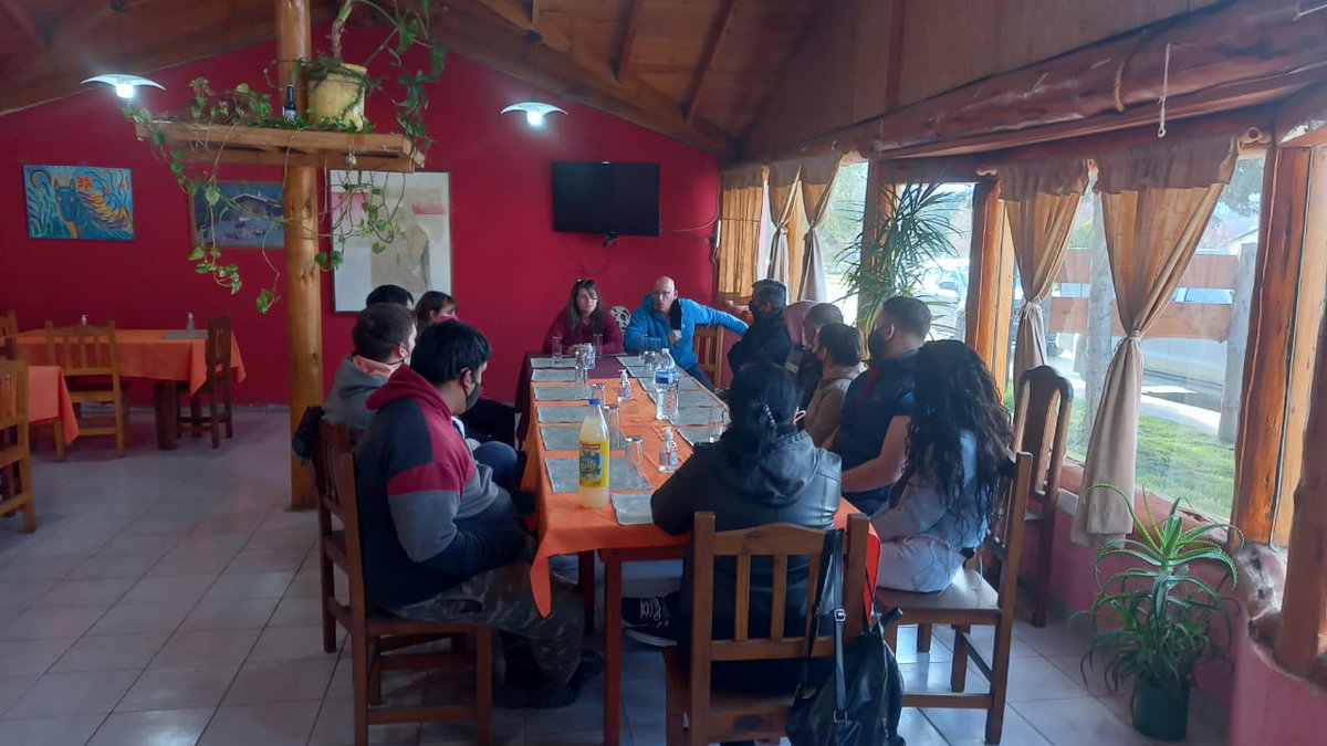 Belenvilla1517's tweet photo. Que importante es escuchar a los vecinos y llevar a cada lugar de la cordillera las propuestas de los candidatos que chubut merece, hoy recorrimos cholila. Gracias por todo! @FedePuratich @faapura @vanesabril @massonifederico @arcionimariano https://t.co/3RmMMcfElP