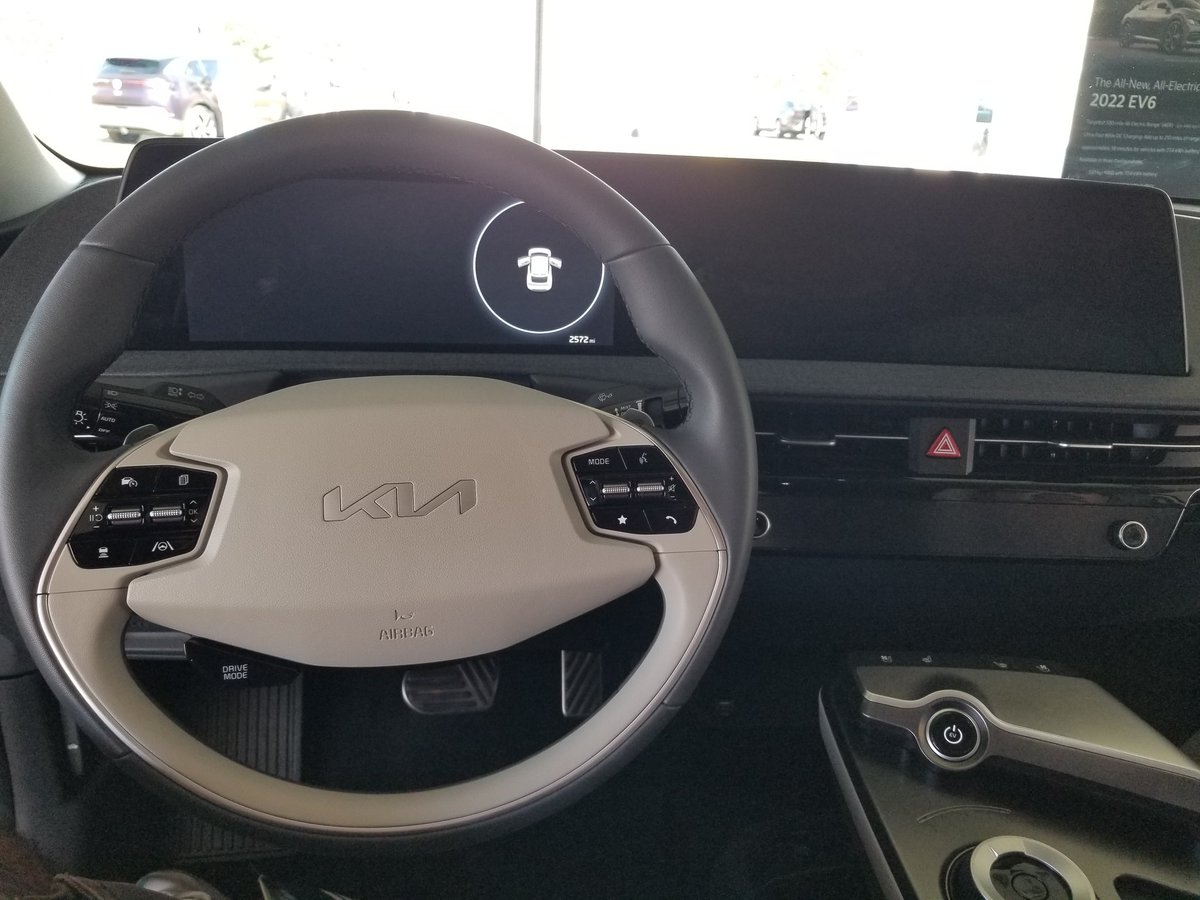 FanboyNation's tweet photo. .@Kia's #EV6 blew us away with its design at @ElectrifyExpo
#ev #electricvehicles #electriccrossover #fanboynation #testdrive https://t.co/CL0Pi99jLJ