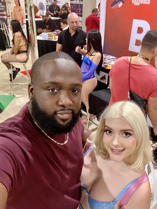 When you&rsquo;ve met a real life 🧚&zwj;♂️ @GiaOhMy @HussieModels https://t.co/BArODTZ0Wr<a class="tags" href="/tag/giaohmy">@giaohmy</a><a class="tags" href="/tag/hussiemodels">@hussiemodels</a>