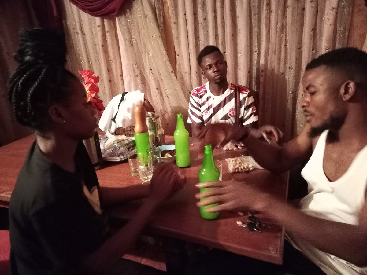 oyibo_ugbo's tweet photo. Get bush meat.. because of the burial actives that took place in the twin today, they sold out before we came back, so we had to make due with what they have which was garnished kpomo and cow meat.
#AwguWeekendGetaway https://t.co/UARefG4Y7w