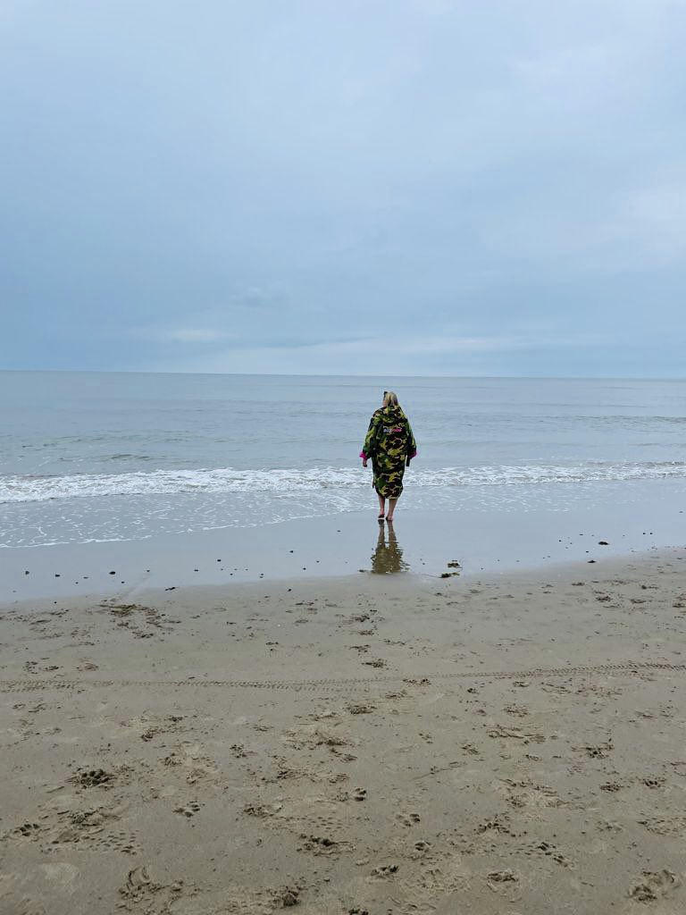 natalie858585's tweet photo. @dryrobe #summer2021
#wales #northwales #beachtime https://t.co/n8tZKWuSJR