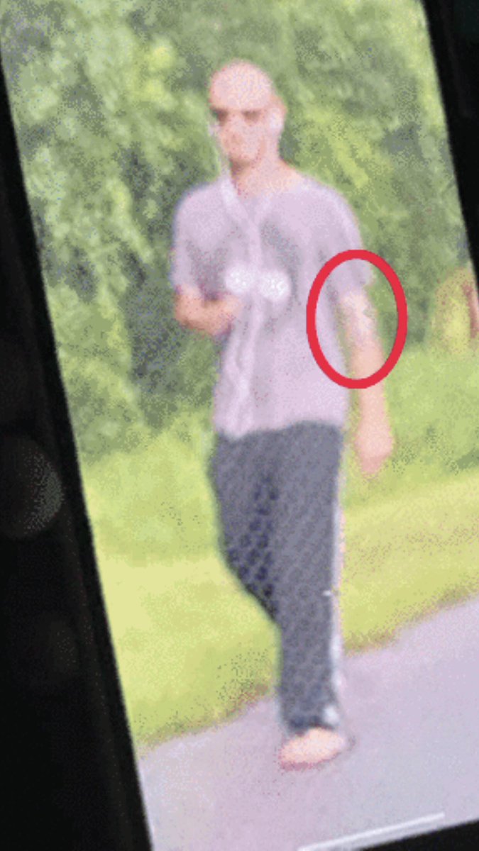 Listening to Sarasota & North Port Police Scanners who r talking about a man with black & white sweatpants &no shoes, which matches the description of the photo suspecting to be Brian that was taken yesterday. Link of scanner: m.broadcastify.com/listen/feed/30… #wheresgabby #BrianLaundrie