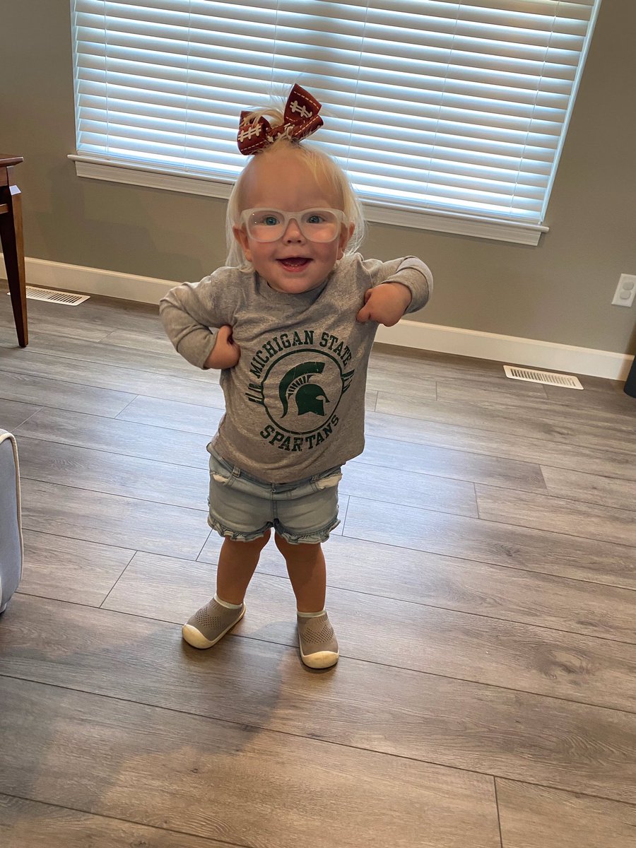 VenhausPHS's tweet photo. Watched the big win with a new big fan. #GoGreen https://t.co/XMCaLh1GJr