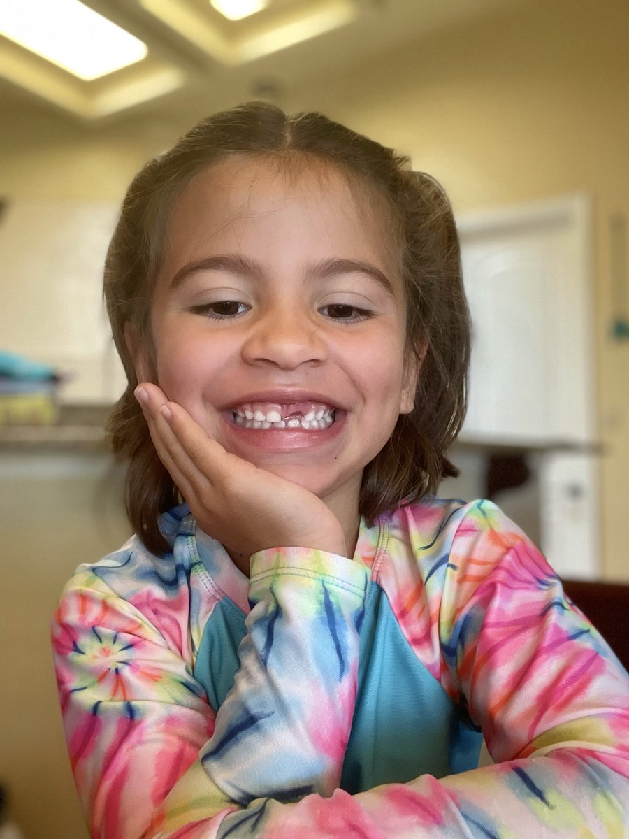 Figure14's tweet image. This girl loves it when the Tooth Fairy gets to visit.🧚‍♀️ #Toothless #FrontTooth @JMiller_Coach