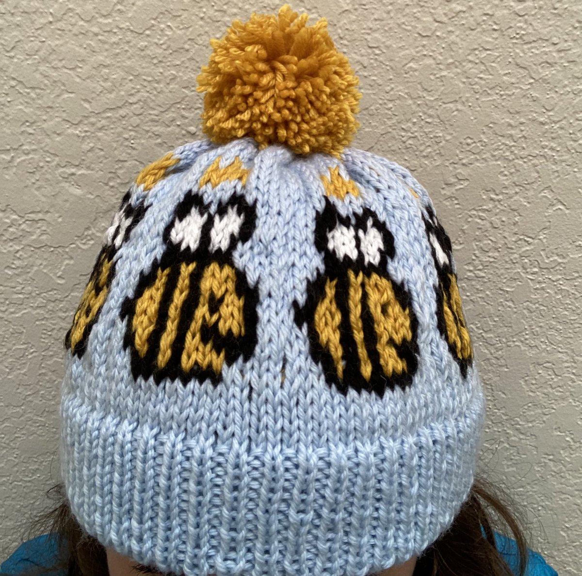 ASerenyi's tweet photo. We'll see if this attracts fellow Queen Bees in the wild. Thanks for a fun project @sarbearsmiley! And thanks as always to @thegridkid for my daily Bee. https://t.co/jqL3vylLIA