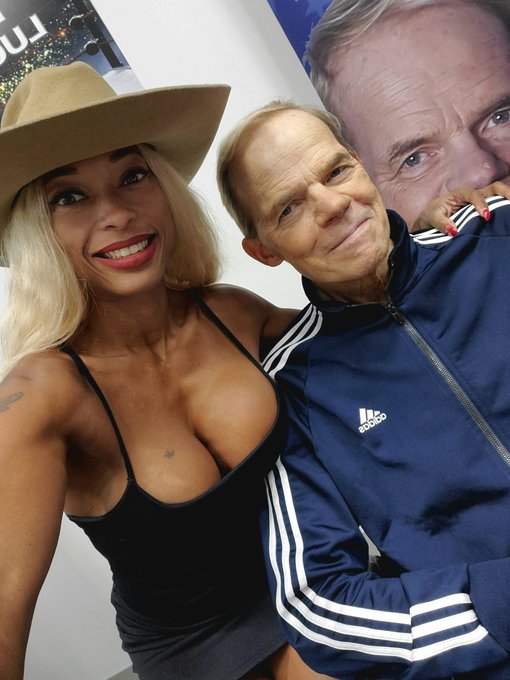 @_SgtSlaughter and Lex Luger at @JerryLawler's #wrestlingreunion at Fitz Casino in Tunica MS today! <a class="tags" target="_blank" title="On Twitter" href="/?out=eyJ0eXAiOiJKV1QiLCJhbGciOiJIUzUxMiJ9.eyJpYXQiOjE3MjIwMTgxNzIsImlzcyI6InR3cG9ybnN0YXJzLmNvbSIsIm5iZiI6MTcyMjAxODE3MiwiZXhwIjoxNzUzNTU0MTcyLCJyZWRpcmVjdF91cmwiOiJodHRwczovL3R3aXR0ZXIuY29tL19TZ3RTbGF1Z2h0ZXIifQ.PKlS20-lVgyelHhIlYMWxpiXubunys-W7_9cqeGQMatUoRxAVirRppWr0MjxXN4G9GIF-vl0Q69VeG_dS433Xw">@_SgtSlaughter</a><a class="tags" target="_blank" title="On Twitter" href="/?out=eyJ0eXAiOiJKV1QiLCJhbGciOiJIUzUxMiJ9.eyJpYXQiOjE3MjIwMTgxNzIsImlzcyI6InR3cG9ybnN0YXJzLmNvbSIsIm5iZiI6MTcyMjAxODE3MiwiZXhwIjoxNzUzNTU0MTcyLCJyZWRpcmVjdF91cmwiOiJodHRwczovL3R3aXR0ZXIuY29tL0plcnJ5TGF3bGVyIn0.uCW8rrhcaenJsDbX5SPRY-DqmihTUwR-eYvYwifFpiZHX8-MDX3azxEE3lPoPDZ2eCNn_HgqdYasiZNWdqPUWQ">@JerryLawler</a><a href="/tag/wwe"class="tags"><span>#wwe</span></a><a href="/tag/legends"class="tags"><span>#legends</span></a><a href="/tag/wwf"class="tags"><span>#wwf</span></a><a href="/tag/theoriginaldiva"class="tags"><span>#theoriginaldiva</span></a><a href="/tag/wrestlin"class="tags"><span>#wrestlin</span></a>