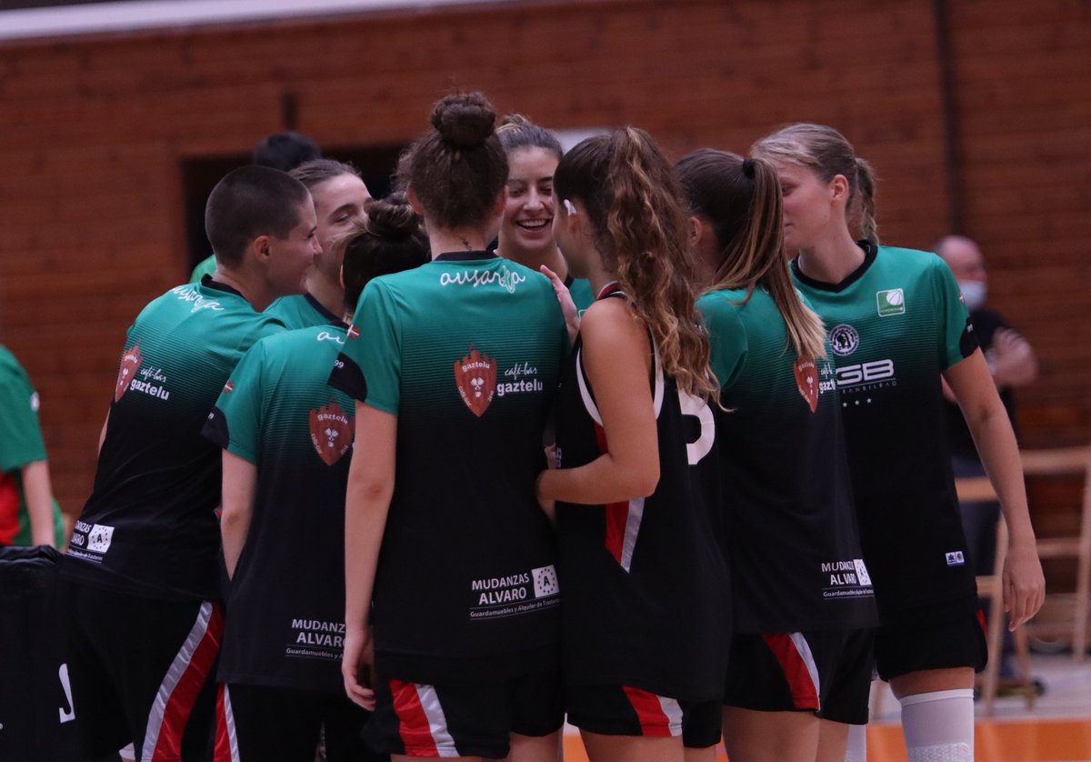BARAKALDO__EST's tweet photo. 57 HGB Ausarta Barakaldo 
62 @IbaizabalST 

➡️ Otra vez peleando hasta el último minuto, pero no pudo ser. Tremendo el trabajo de todo el equipo una vez más, este es el camino a seguir sin duda 💪

🤗 Zorte on biharko partidan @IbaizabalST @iraurgisb 

#GureErara
📸 @unaisleep https://t.co/abqOtpIOKM