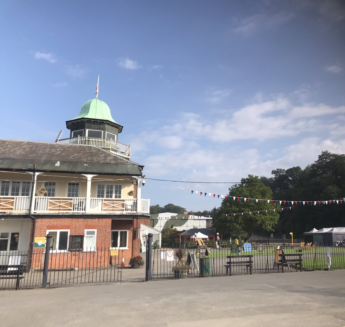 madebyKG's tweet photo. Gorgeous day at @BrooklandsMuseu today with the wonderful @bethanpeters Luna #WhistletopArts @beejadance Vicky Hunter &amp; #learning #engagement officer Laura, part of the @Dance21Surrey #surreydance21 #adaptingtoplace #cpd programme #acesupported #dancinginmuseums @TIMdancemuseums https://t.co/zCVUT2YiR3