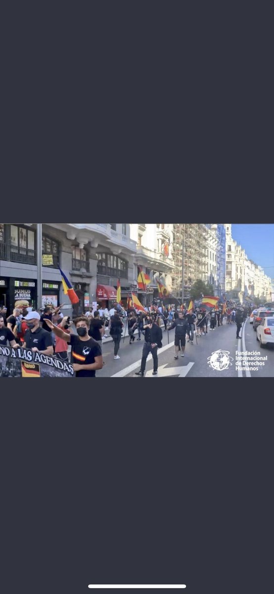 elmu16's tweet photo. Al final Franco es la solución…
Uno estaria den libertad y los otros nos cortarían las libertades #verguenza #BienvenidosAños70 https://t.co/p3nxHscvMM