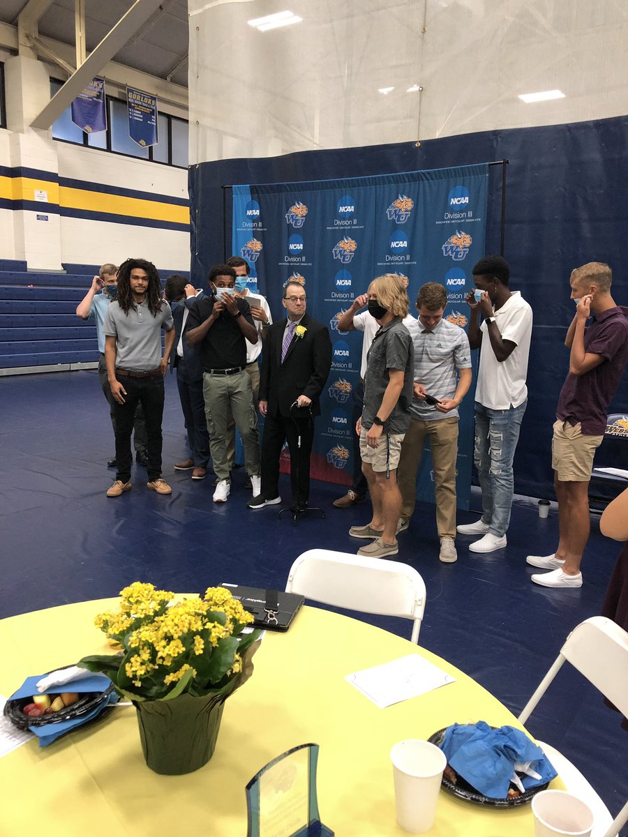 GorlokSports's tweet image. This morning our student athletes presented our former athletic trainer Martin Fields with the Student Athlete Appreciation Award at the Hall of Fame Ceremony! @WebsterUNews 

#LokNation