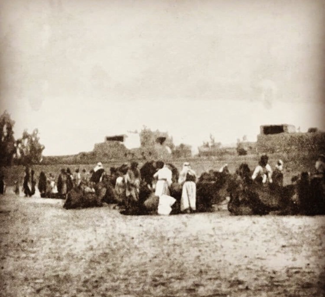 رجال من قبيلة سبيع في محافظة فالخرمه و ال غالب من فخذ بني ثور من سبيع ، 

هاري سانت جون فيلبي الخرمة في ١٩١٧م ..
