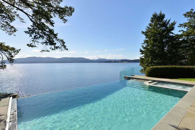 It’s time to look to the Pacific Northwest for luxury. The area doesn’t only boast some of the finest landscapes in the world - it’s also home to some great vacation rentals that take luxury to the next level. Read more on our blog and book now.bit.ly/3lHbit3