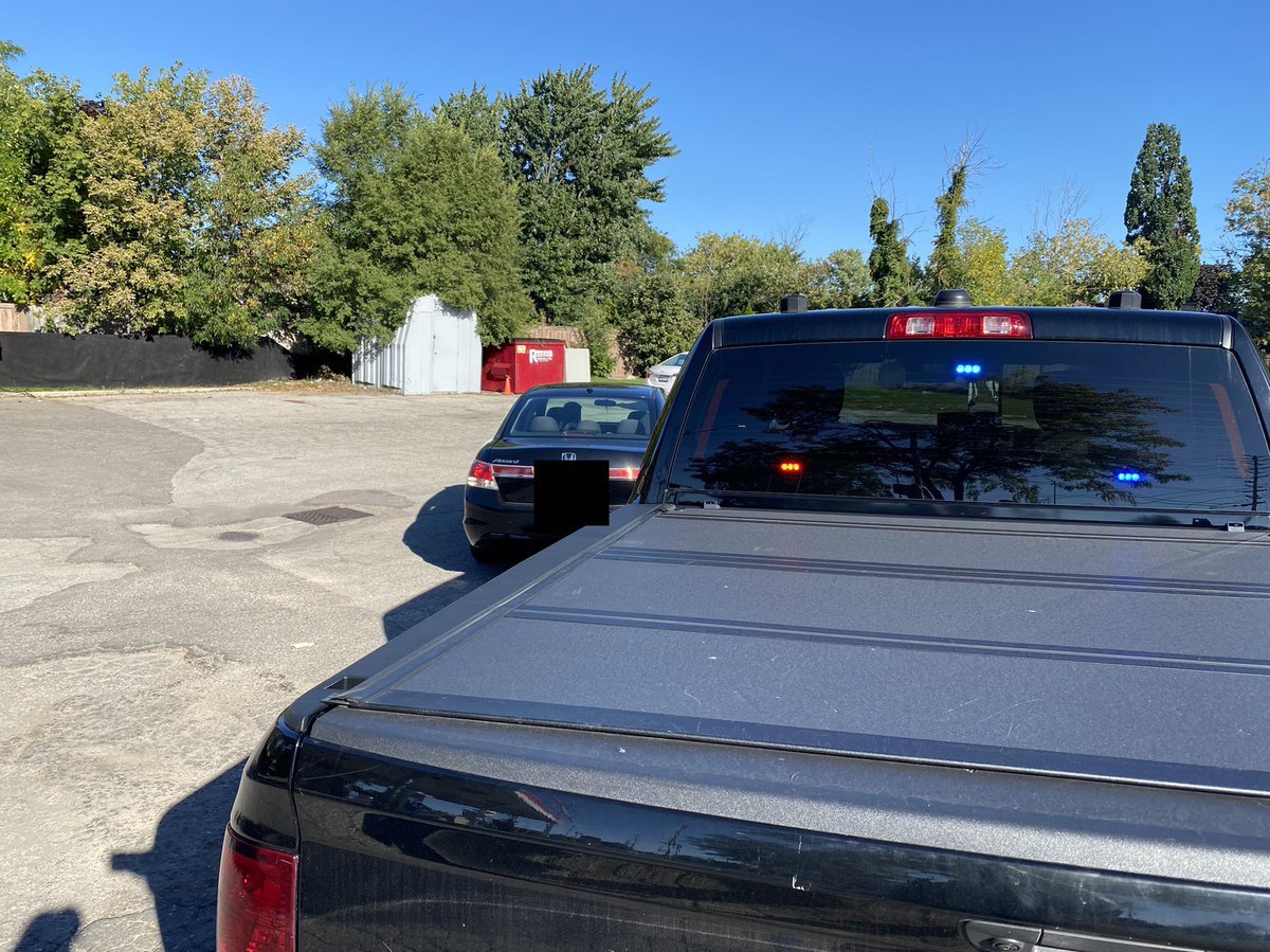 CstTaraso9345's tweet photo. #ProTip1: “my car does not have Bluetooth” is not a valid defence to #DistractedDriving.
#Protip2: if attempting to use the “I don’t have Bluetooth” excuse, make sure your steering wheel does not show all the tell tale signs of your car in fact having Bluetooth.
#IHaveEyes https://t.co/2BlaELP6RG