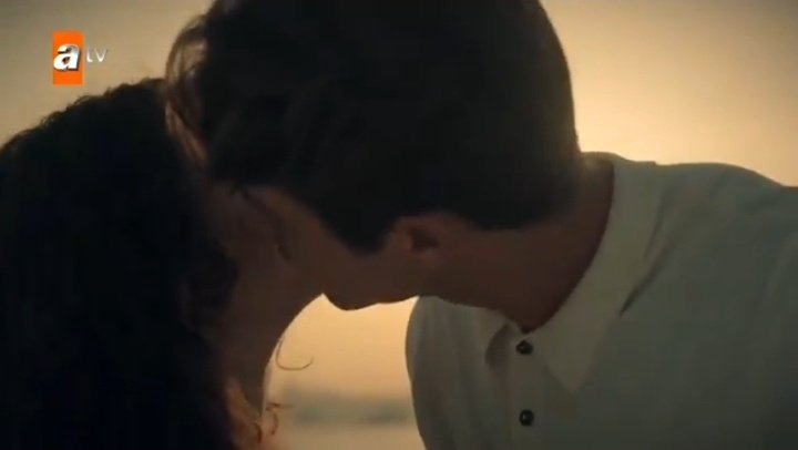 Kardeş dudağının kenarında birşey kalmış haa

#AsDor  #OnYaz