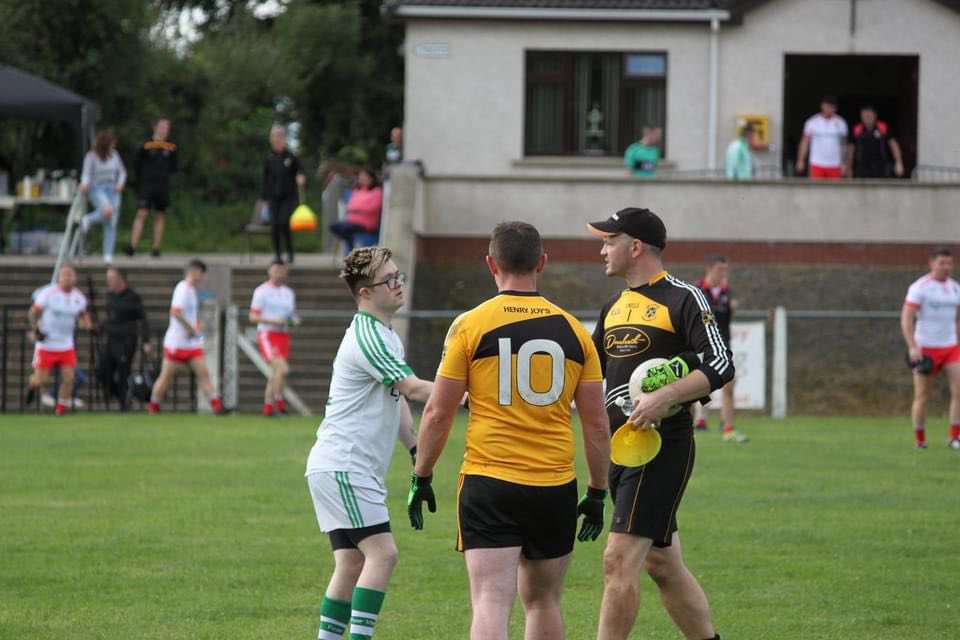 MoneymoreGAA's tweet photo. Moneymore Reserves hosted @CraigbaneGAC reserves today in the championship and were glad to see Jordan McElhinney Craigbane coming on to help seal the points for the visitors. Here is Jordan shaking hands with county chairman Stephen Barker after a keenly contested affair https://t.co/jcnv6Y2fCK