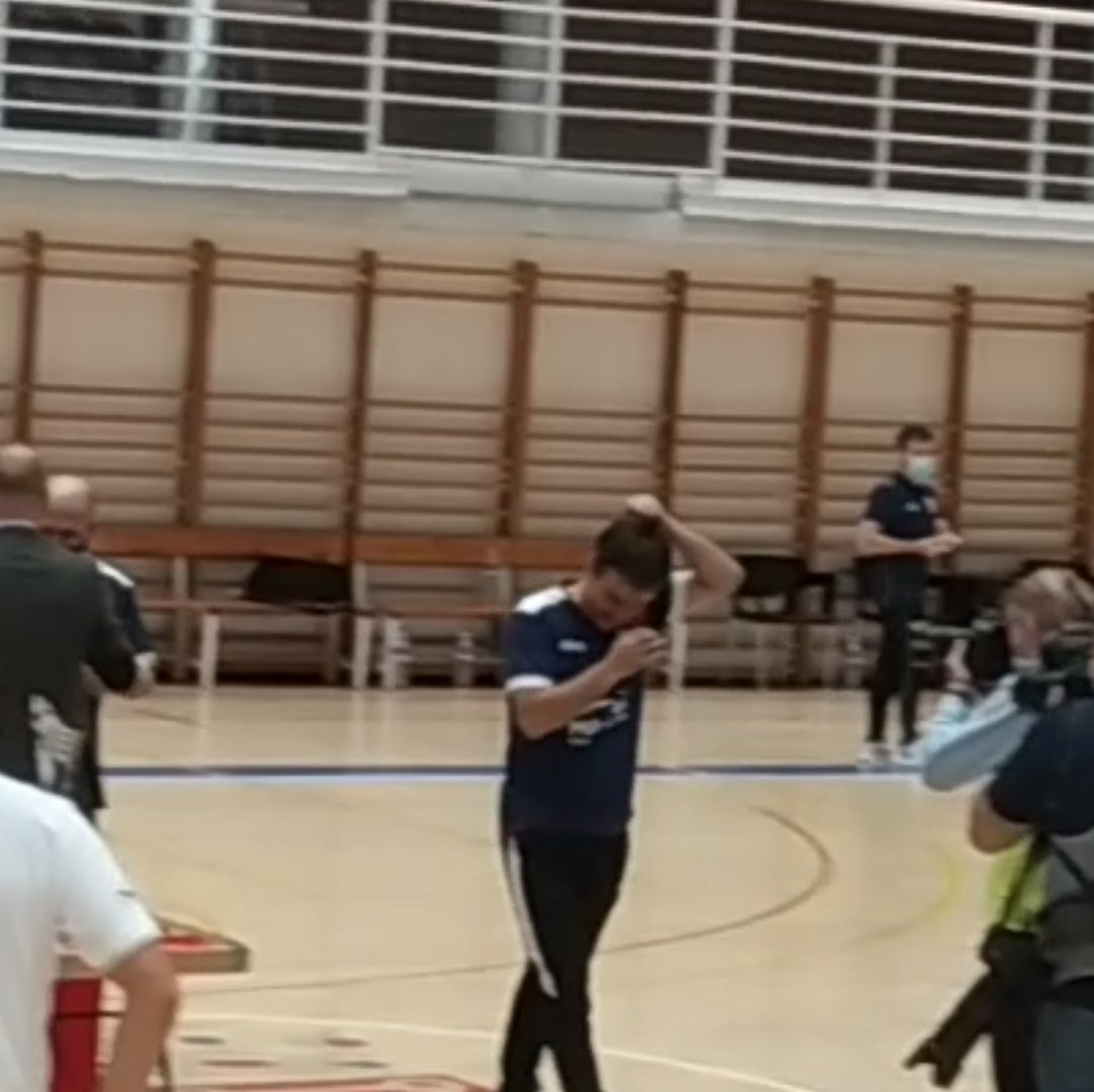 Citrix211's tweet image. Somos, somos, somos... Valores? Que poco deportivo eres Imanol Arregui. Quitarte una medalla de plata nada más ponértela dice mucho de ti. Puede no gustarte perder, a nadie le gusta. Pero hay que tener un respeto por la competición. Muy mal Sr. Arregui.  Vamos @RiberaNavarraFS