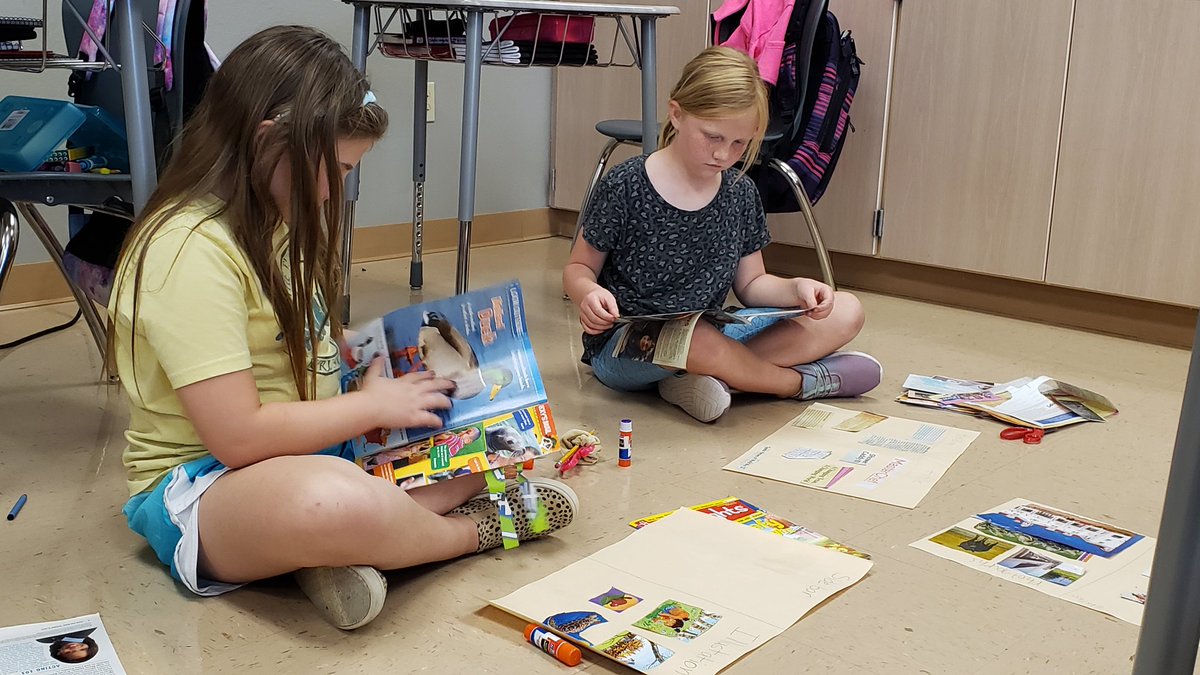 Copeland10's tweet photo. This week we collaborated together by doing a Text Feature Scavenger Hunt! I love seeing kids engaged in what they are learning about.   📚📊🗺

#STEAMatStribling https://t.co/vsOdgJZZkA