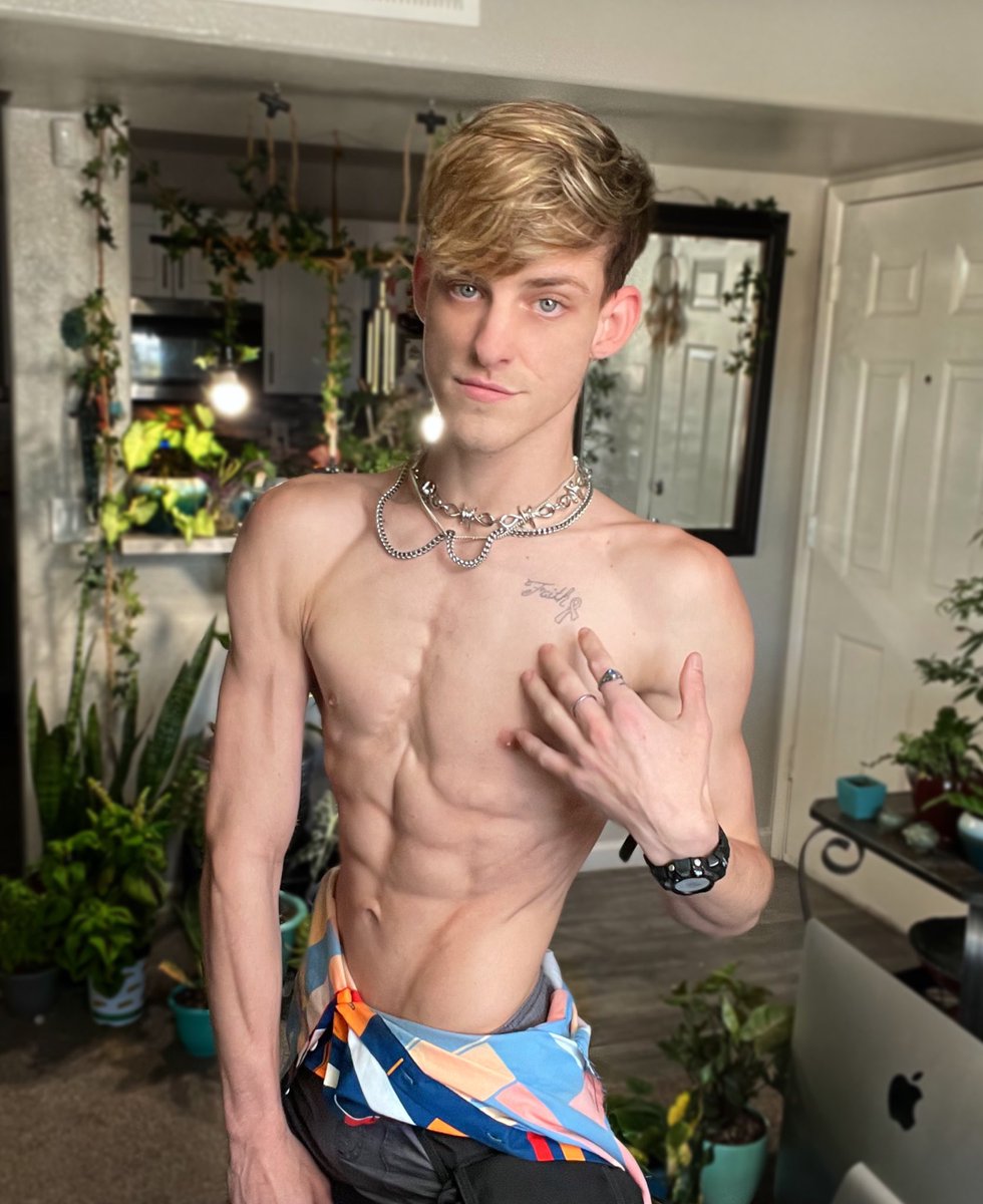 HarterBilly's tweet photo. Kinda Rbf 😋

#Gay #GayMan #GayAbs #GayMuscle #Gayvascular #Vascular #Muscle #GayDaddy #Abs #BlueEyes #Twink #LasVegas #Skinny #Veins #Definition https://t.co/TUnFseUW1z