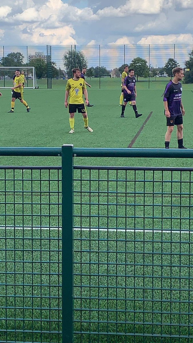 Tough one for the first game of the season, down to 10 men midway through the first half and almost blew a 4-1 lead. Thanks to @PrioryValeFC for hosting. Always a good battle! 

@PrioryValeFC 4 - 5 <a href="/ashtonkeynesfc/">Ashton Keynes FC Mens</a> 💪🏼💪🏼

<a href="/sdflswindon/">Swindon&District Community FL.</a>