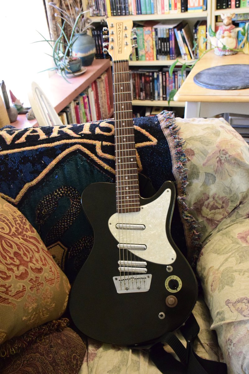 Just got another guitar yesterday with my second(?) stimulus check, this time a 7-string.
I've been wanting this one for God knows how long, but it's super rare. The moment I saw one online, I knew in an instant that it was the one 7-string I wanted above all others. https://t.co/8qszfxOkvc