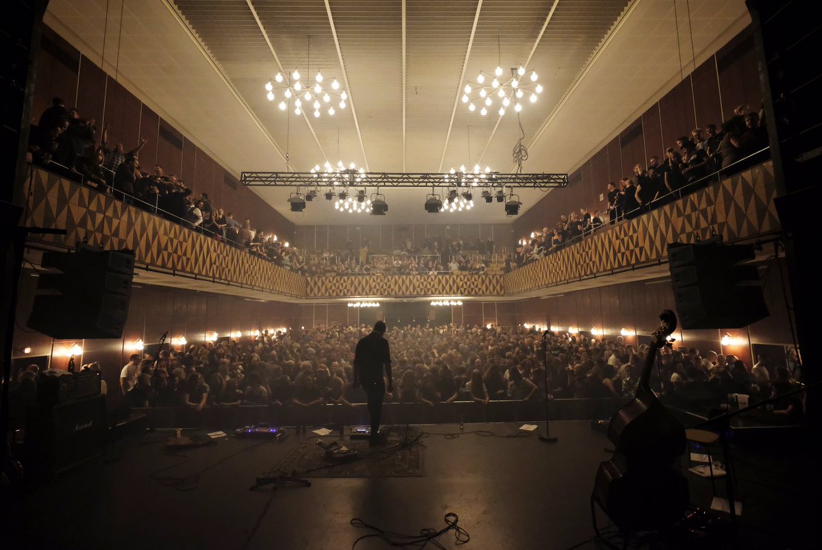Minik_Lyd's tweet photo. Muting guitars at the end of last night’s mindblowing show with @_Kellermensch at @VEGAcph. #GuitarTech #MonitorEngineer #BacklineTech #Roadie #Kemper #Kellermensch https://t.co/kFV1NQfkZm