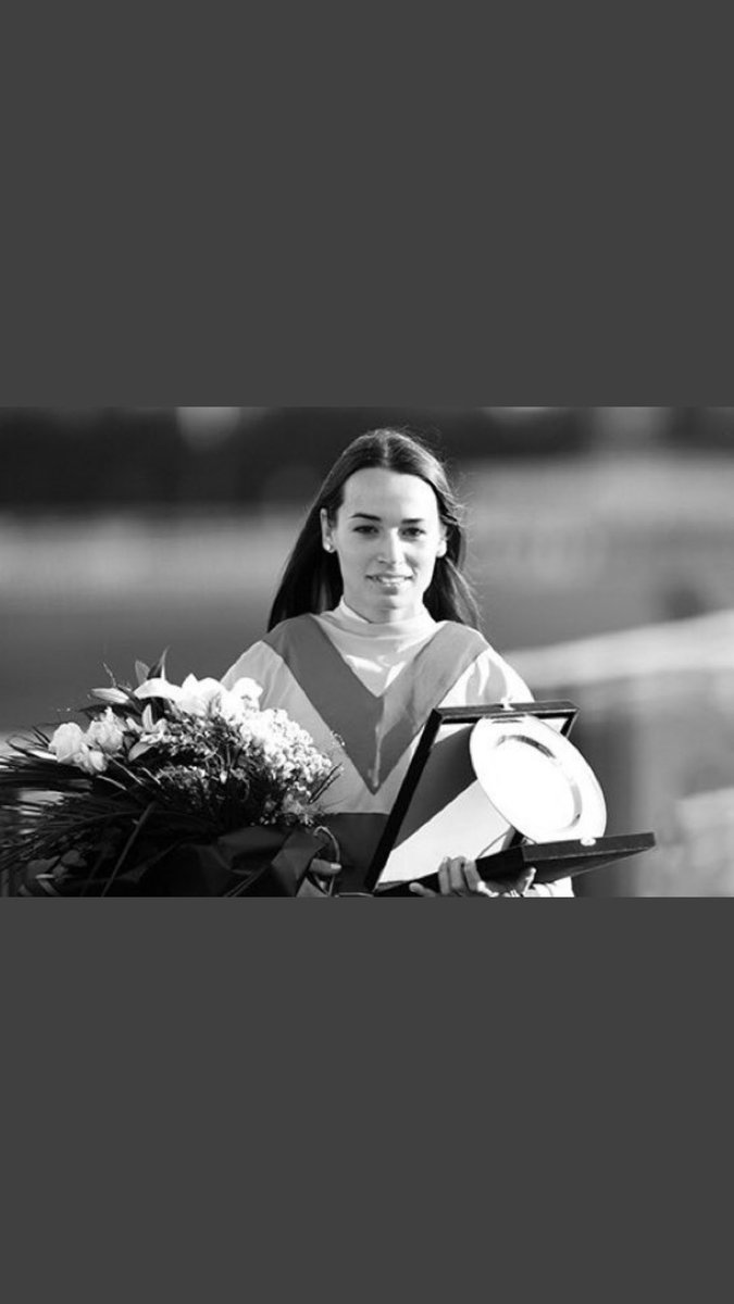 Bir meslektaşımızı daha keybetmenin tarifsiz üzüntüsünü yaşıyoruz Rabbim ailesin sevenlerine sabırlar versin .....Işıklar içinde uyu.....