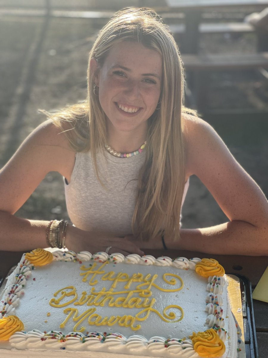LaSheena_M's tweet photo. Happy Birthday to our phenomenal freshman Maura 🎉 https://t.co/S2zx2Vje9B