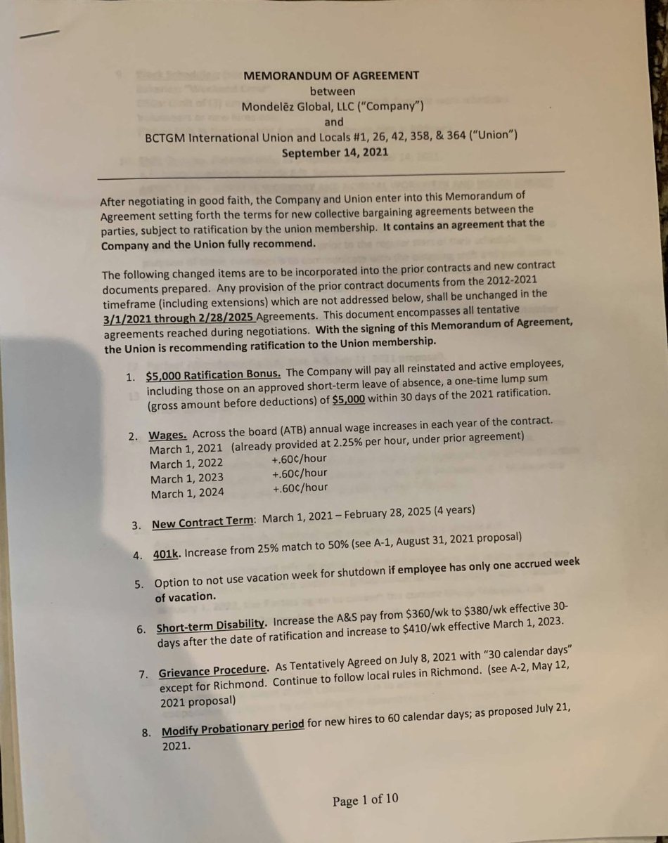 MorePerfectUS's tweet photo. BREAKING: After weeks of strikes and protests, Nabisco workers have voted to ratify a new contract &amp; end their strike.

The new agreement includes $.60/hour wage increases each year for 4 years, a $5K bonus for all employees, and blocks Mondelez's planned health care cuts. https://t.co/f8lU8lDfXR