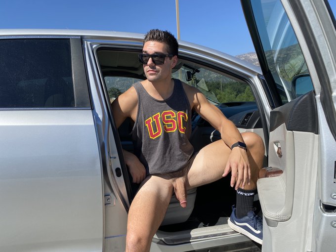 What are you doing if you catch me like this?   🔥See more of me ⤵️sub🔥  ($3 OF) ⤵️ https://t.co/deUa0IsGNL  ($3