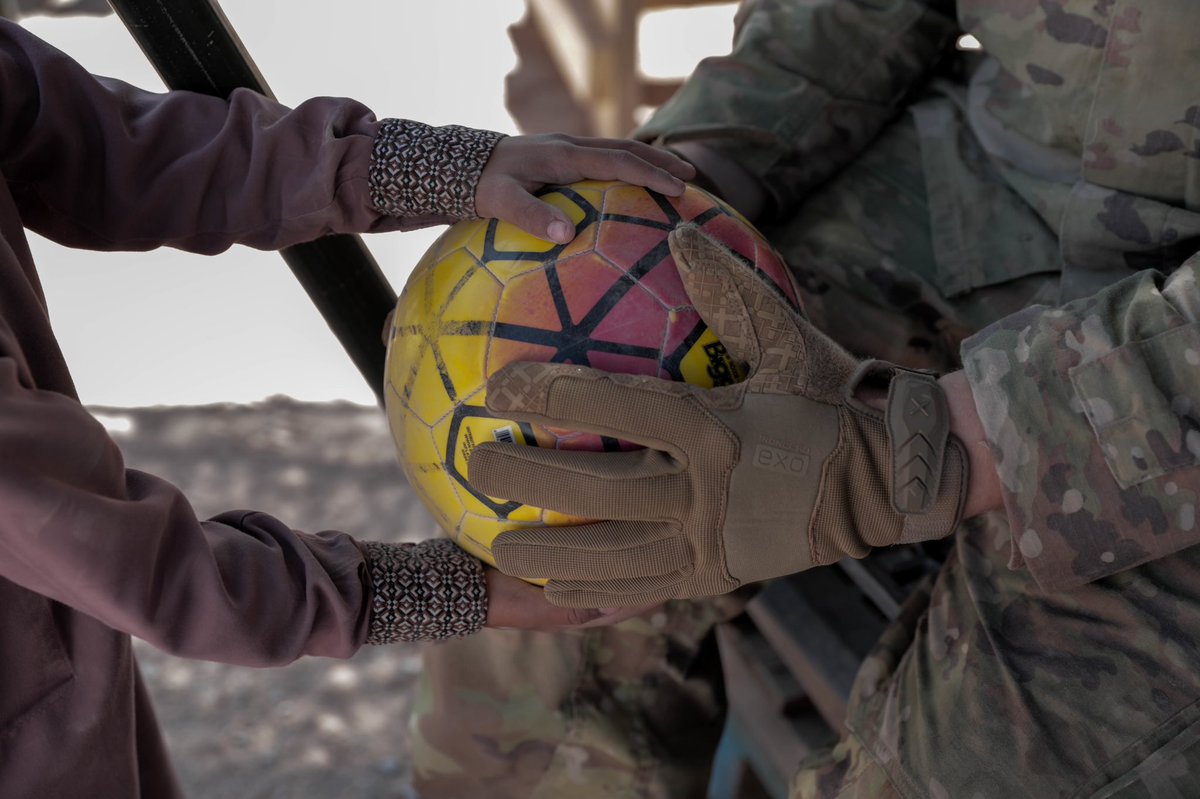 Soldiers at @FortBlissTexas’ Doña Ana Complex in New Mexico build relationships with Afghan children, entertaining them while they and their Families await their new homes and communities. @USNorthernCmd, @DGSgov, @StateDept