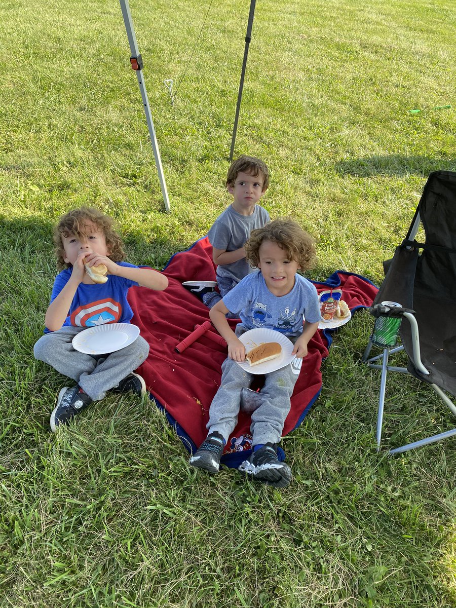 schwecke2002's tweet photo. @GirlsOfhs reviving the annual pre-game tailgate tradition before taking on SVSM. Go Bulldogs! https://t.co/W7QvRG0I73