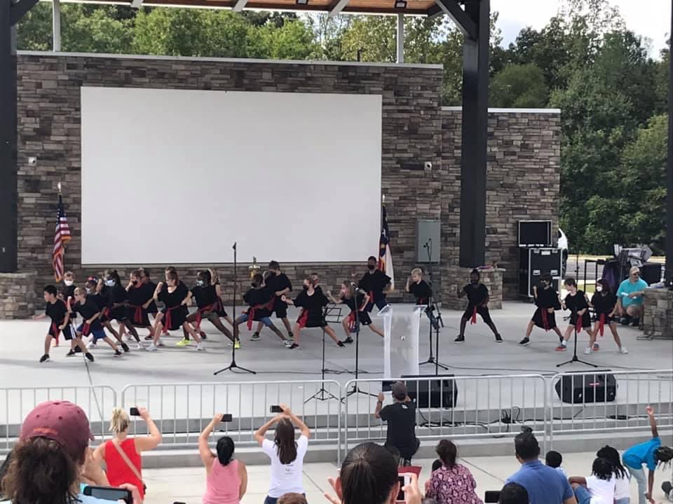 ChenChe21296731's tweet photo. My students did a great performance in the 3rd Harrisburg Multicultural Festival today!! 😄😄So proud of them!!@CabCoSchools @ksielken1 @ParticipateLrng @JudyOuyang https://t.co/TpP5hDau1I
