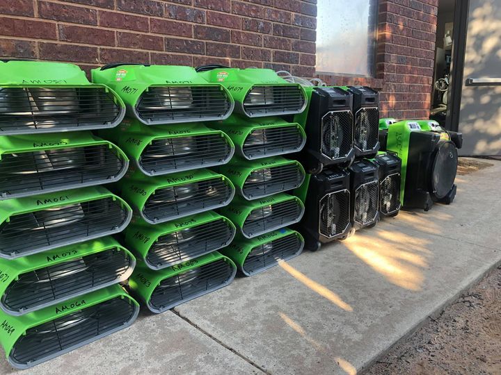servprowestokc's tweet photo. When we say we are here to help, we sincerely mean it. Rest assured, our team is onsite and on track to minimize business interruption by offering a fast reliable service that will get these folks back to pre-loss conditions on no time. https://t.co/RaAprhKAeW