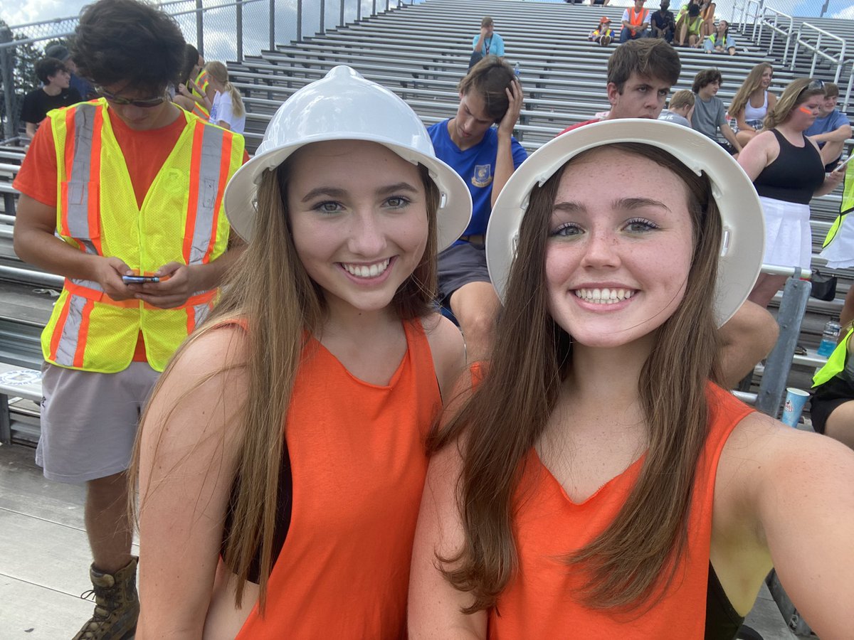 petetheplasma's tweet photo. KING PETE AND HIS FRIENDS ARE WORKING HARD TO PROVIDE STRUCTURAL SUPPORT #bobthebuilder #organellevote #football https://t.co/oS9fR7X0Jf