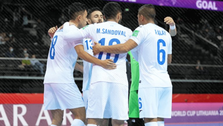 septima_linea's tweet photo. ⚽️ FÚTBOL ⚽️

El combinado guatemalteco fue derrotado 4-1 por el conjunto ruso en el mundial de futsal el cual es albergado en Lituania. 

¡Entérate de los detalles en nuestra nota!

https://t.co/wZ2Pxp1YlK https://t.co/uGtyKu7mGK