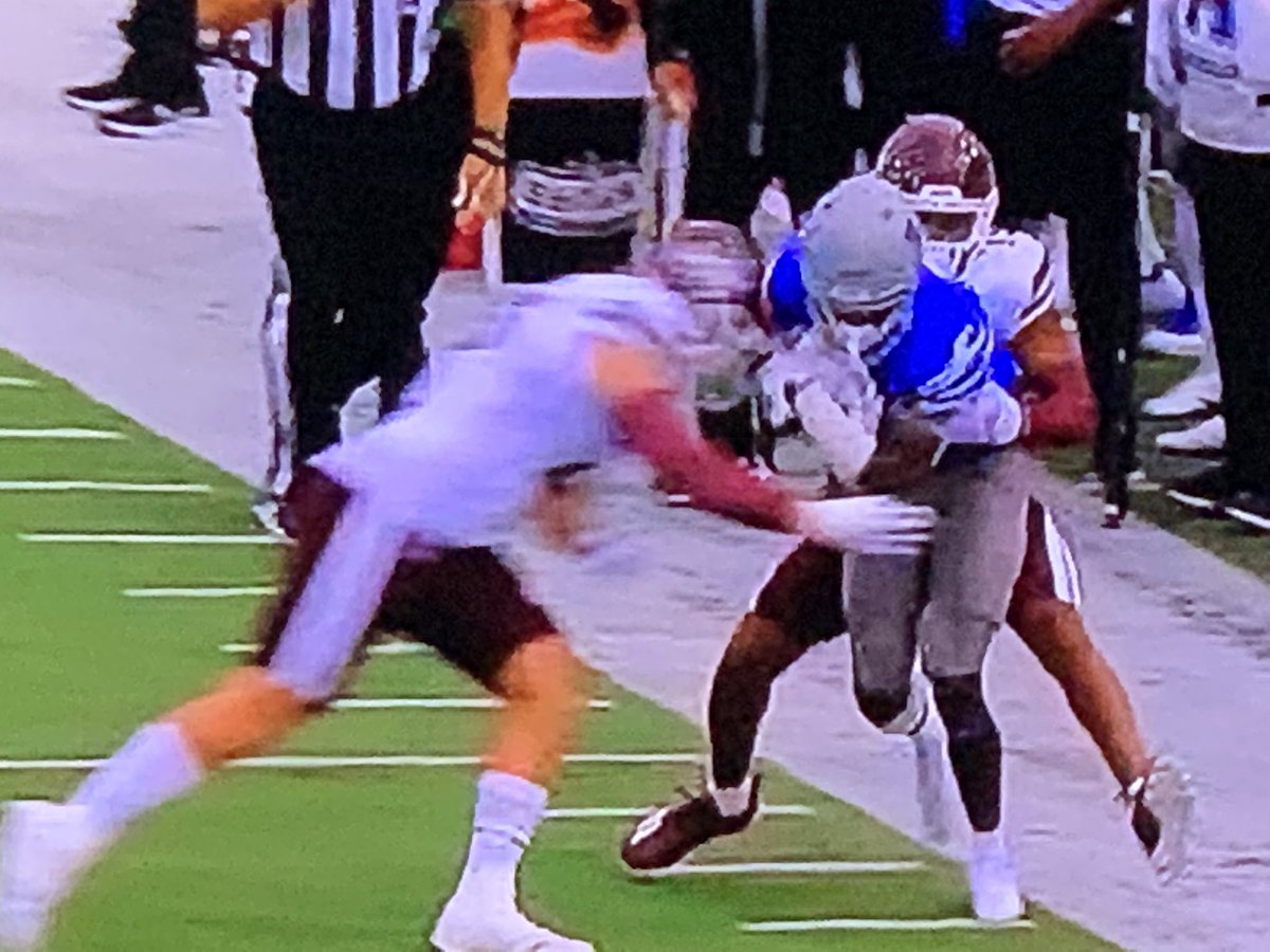 RivalsBmoss's tweet image. Leading with the head. I guess it’s only a penalty when Memphis does it.
