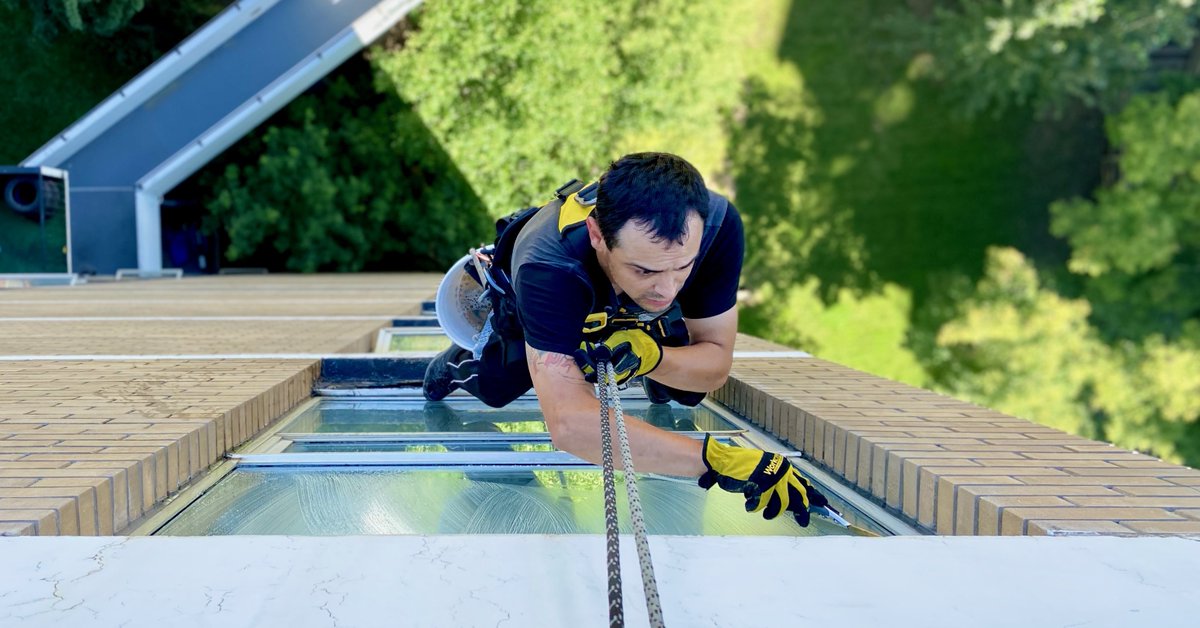 ExcelWindoClean's tweet image. #AUTUMN IS HERE! Get your home winterized. Get your windows &amp;amp; gutters cleaned, decks, sidewalks &amp;amp; driveways pressure washed.
Commercial, residential, high &amp;amp; low rise, solar panels, atrium, skylights.#Windows #local #WINTER #cleaning 
free quote contact@excellentwindowcleaning.ca