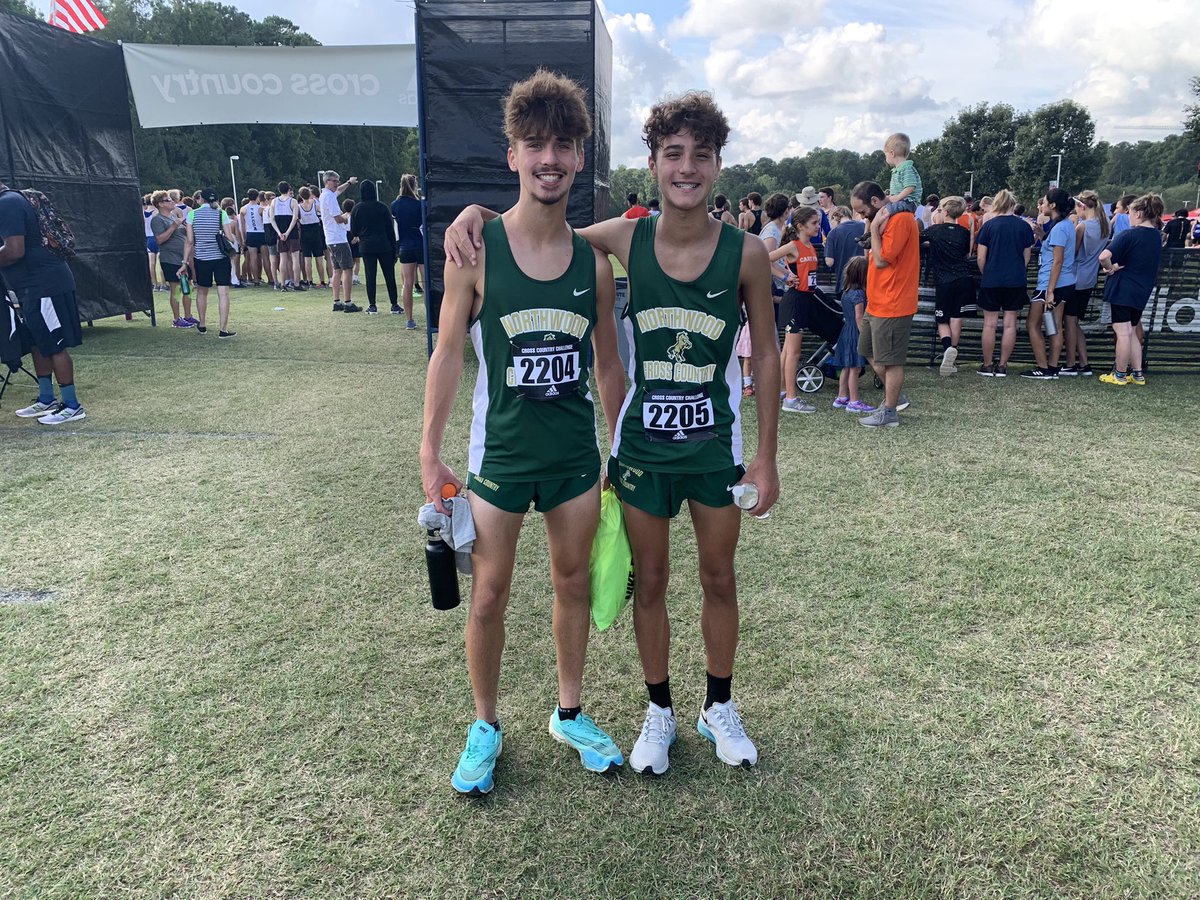 mrskt3henry's tweet photo. Brothers who run together will have tons of stories to recount for years to come. ❤️senior and freshman #AXCC https://t.co/4H4Eedt2DS