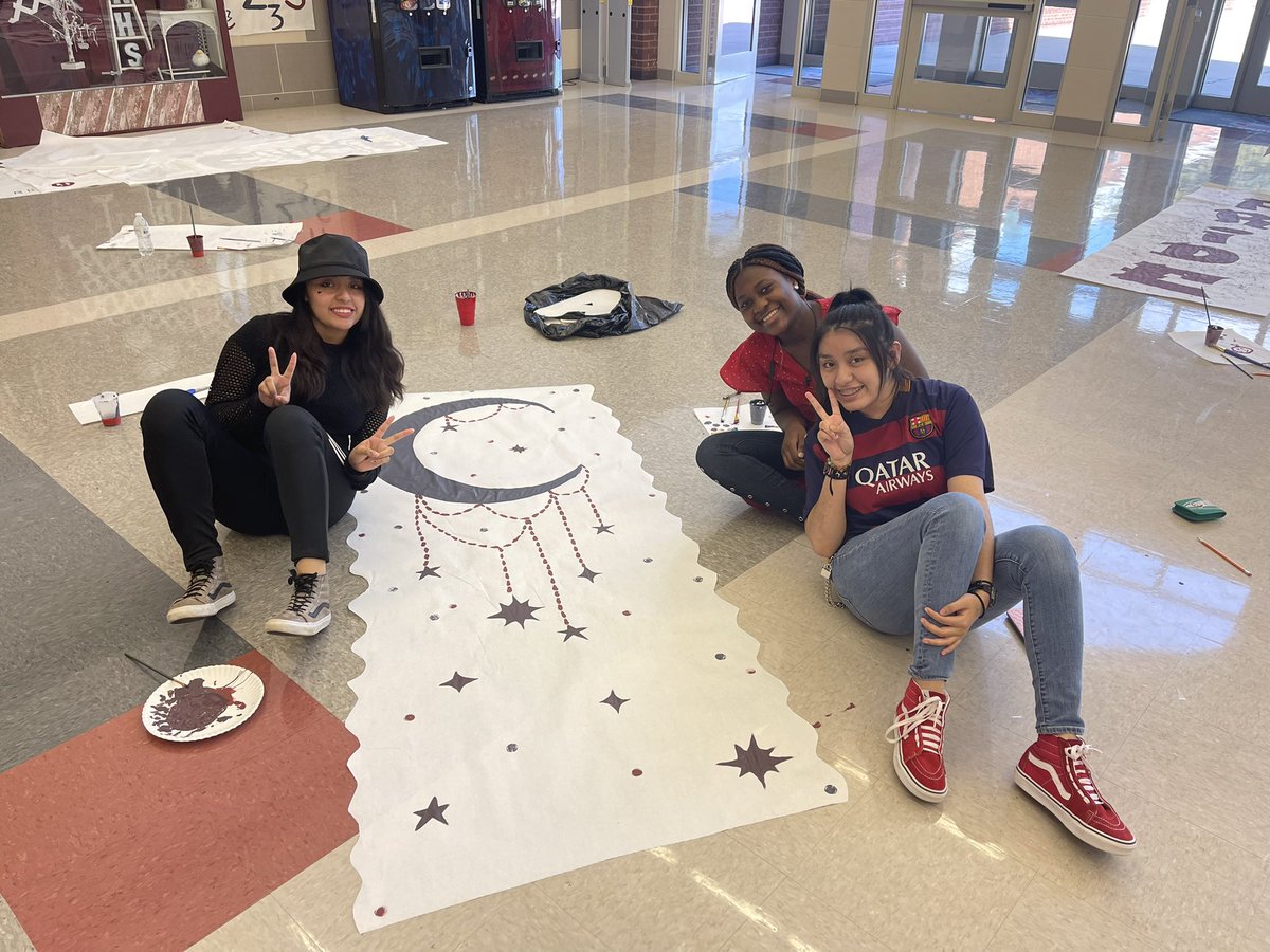 BlakeyNet's tweet photo. More HOCO decorating! 🦅 #WeROne https://t.co/Nt8MQrUoCH