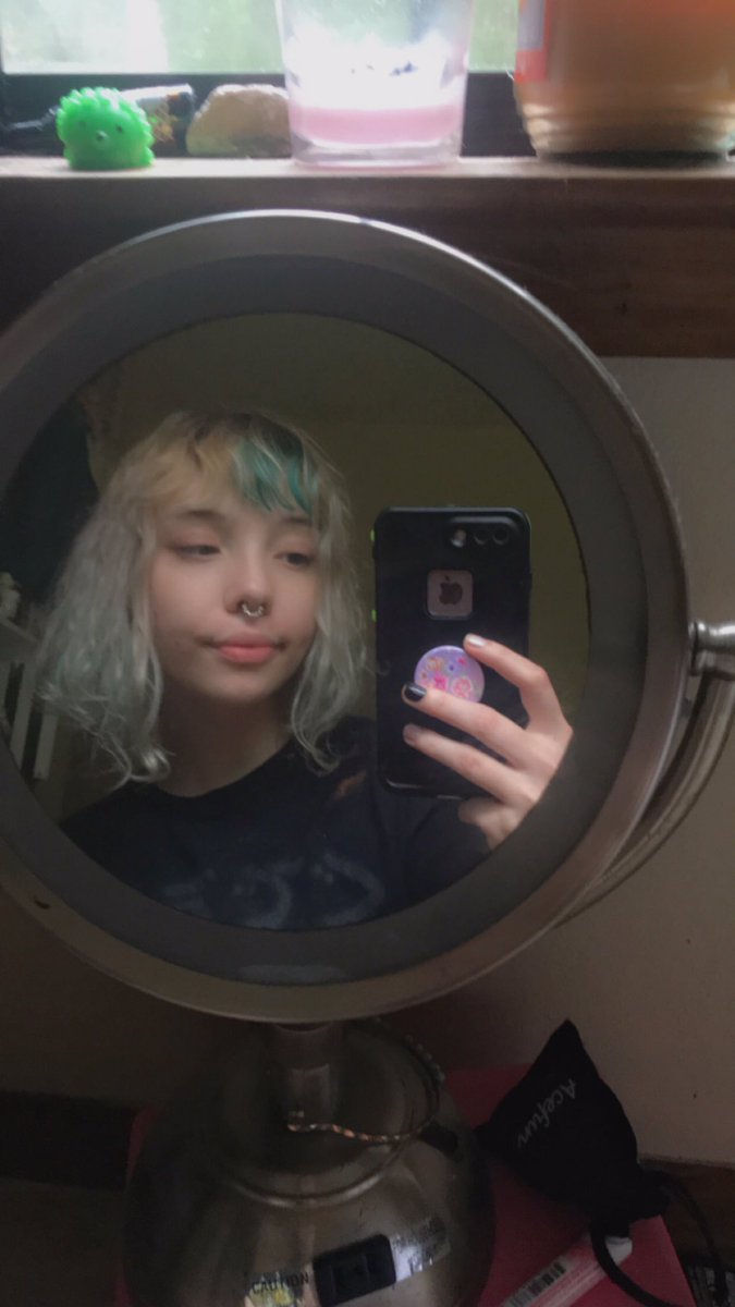 faespit's tweet image. very simple no makeup pic hi