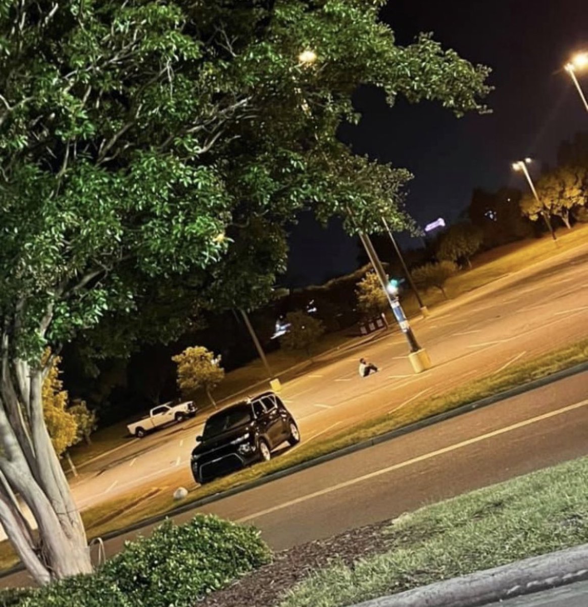 Hoodville_'s tweet image. Whatever he goin through, I feel him