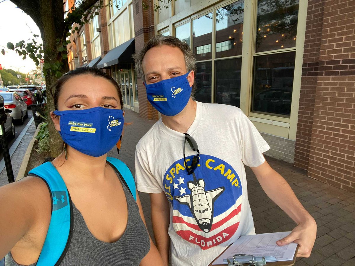 VoterChoiceNJ's tweet photo. Our Voter Choice NJ volunteers are out in New Brunswick tonight talking to the people about #RankedChoiceVoting! 😁🥳🗳️ Come join us for a night on the town, or sign up to volunteer with us next time: https://t.co/D3t2WmF2WZ https://t.co/iHSsskG1eD